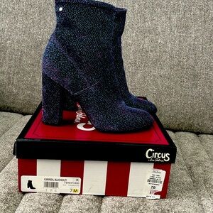 CARINDA BLUE MULTI CIRCUS BY SAM EDELMAN SIZE 7M
Worn once. Original box